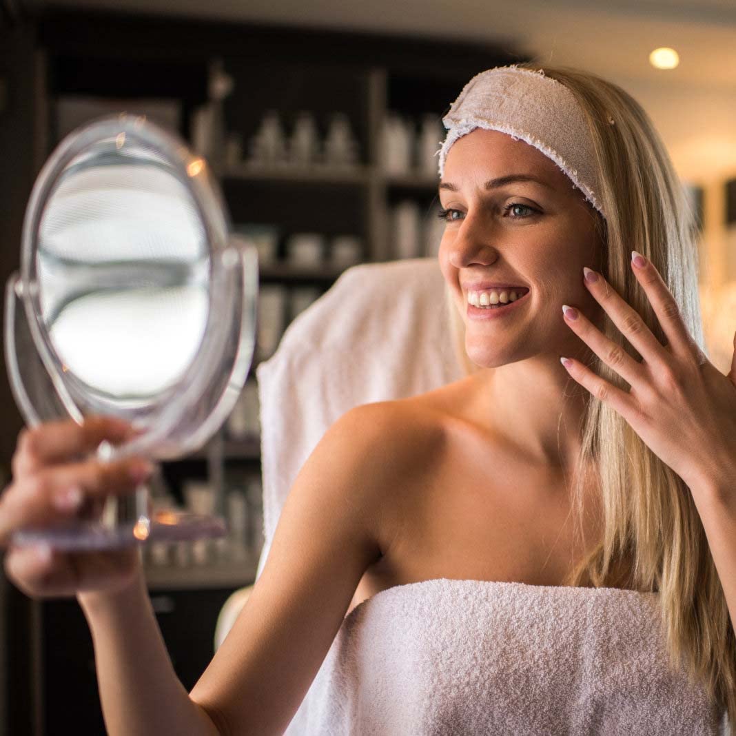 CLSEVXY Vanity Makeup Mirror with base on a countertop