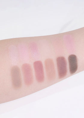 COLORGRAM eyeshadow palette calculator design close-up