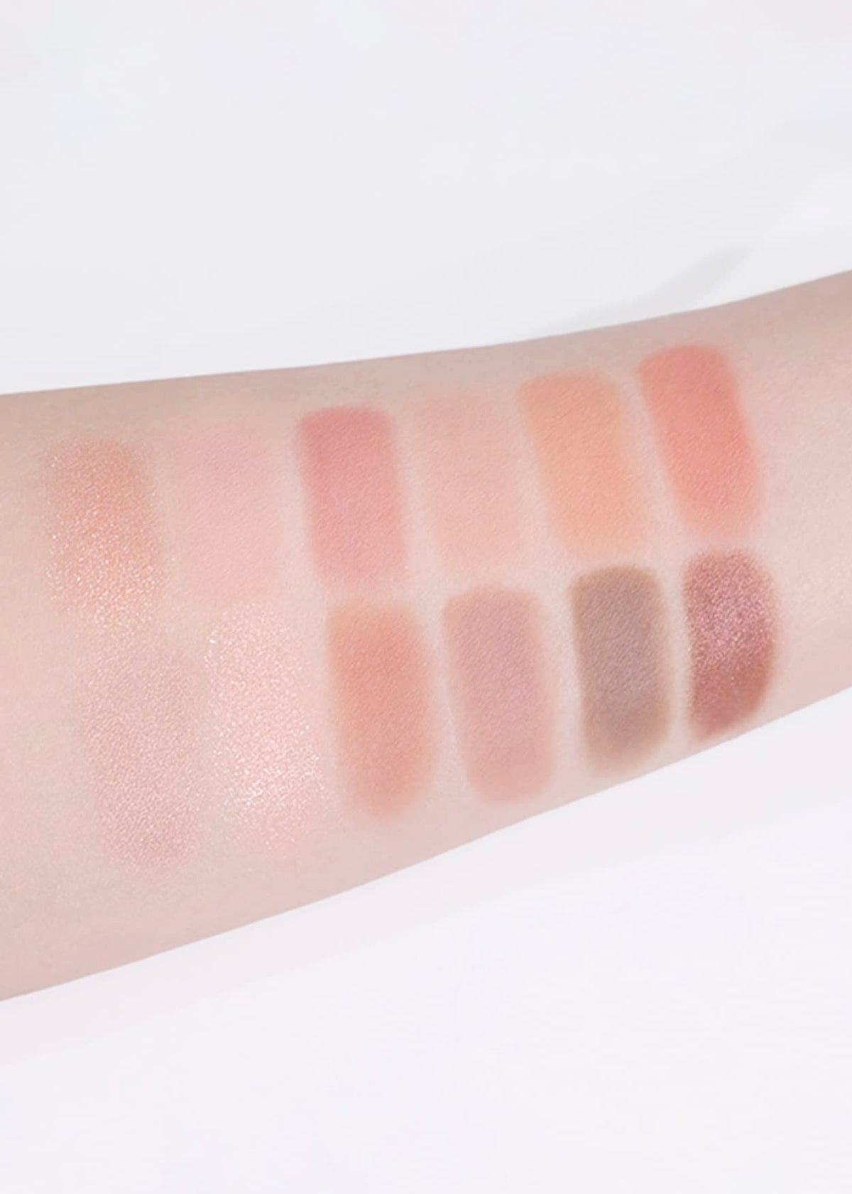 COLORGRAM Pin Point Eyeshadow Palette swatches of matte and glitter shades