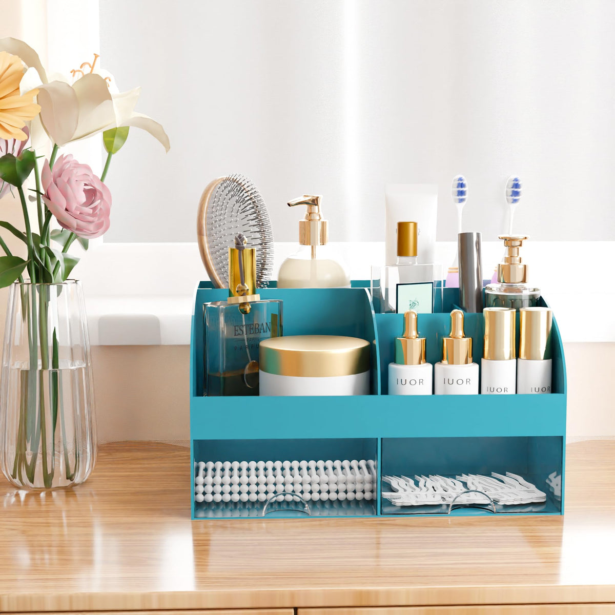 COMFYROOM Makeup Organizer with lipsticks and brushes