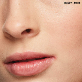 COVERGIRL TruBlend Undercover Concealer M300 Honeyed application on skin