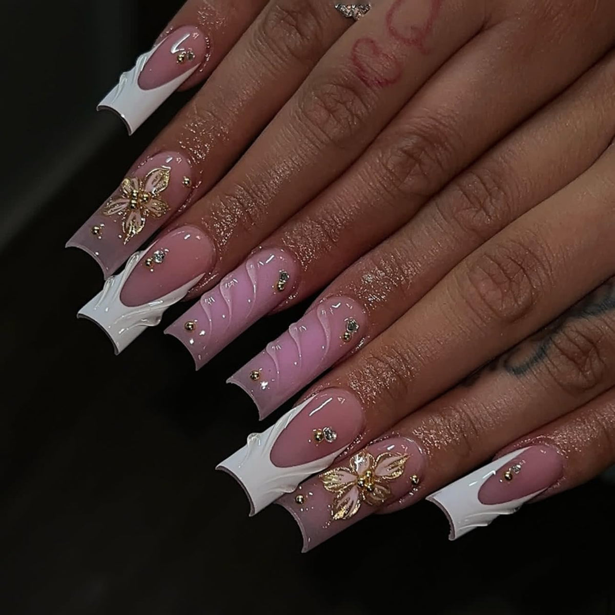 CTTHNBD Medium Press on Nails white French tip with floral design