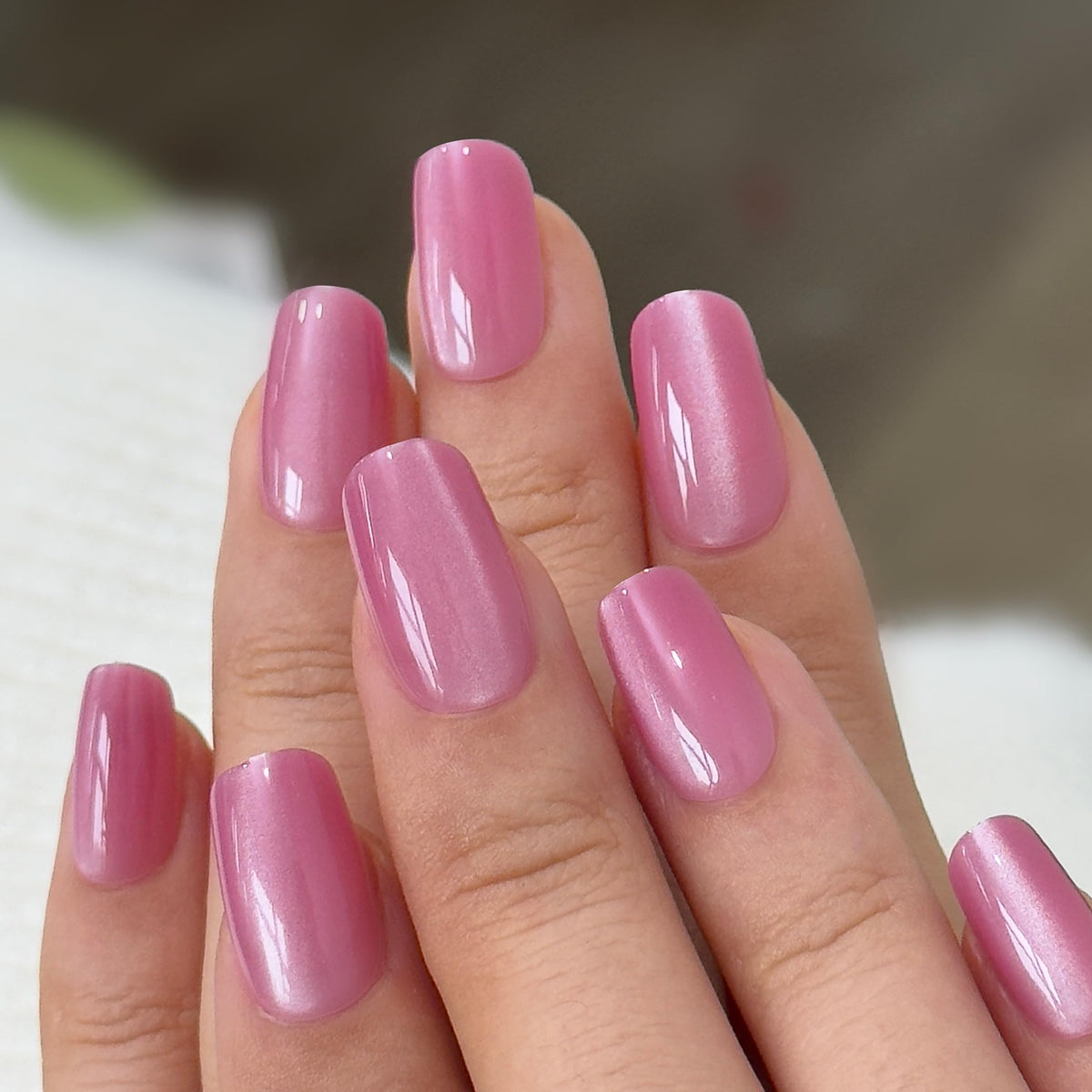 CurvLife Medium Chrome Cat Eye Press On Nails in Light Mauve Pink, front view