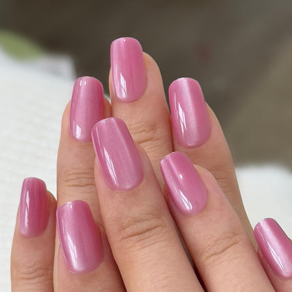 CurvLife Medium Chrome Cat Eye Press On Nails in Light Mauve Pink, front view