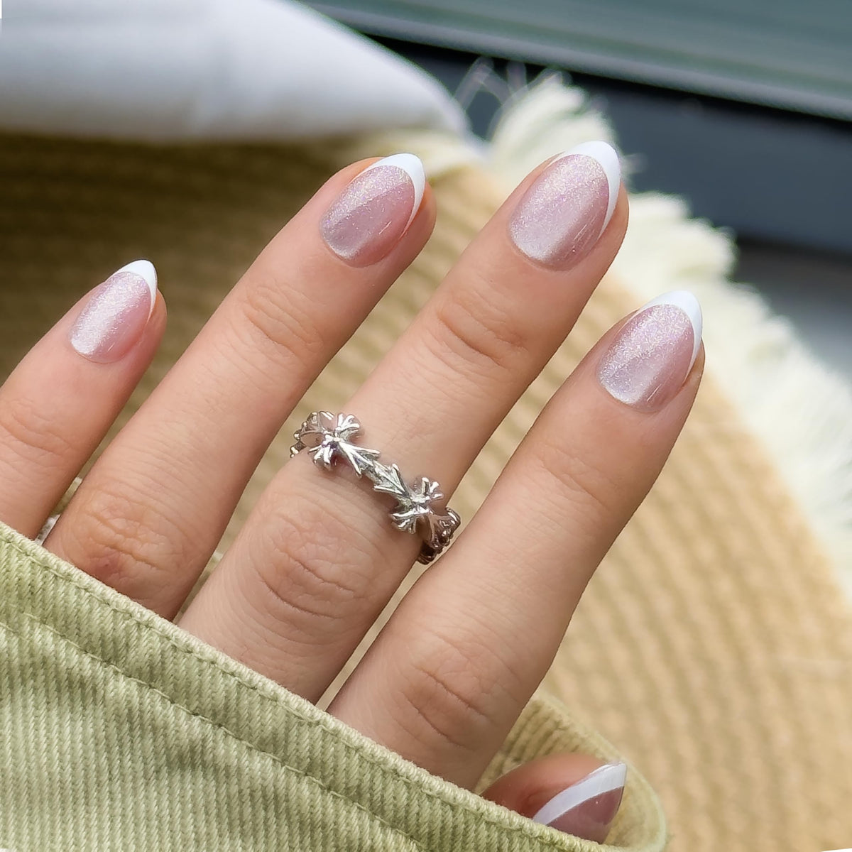 CurvLife press on nails in Glazed Blush Cat Eye packaging
