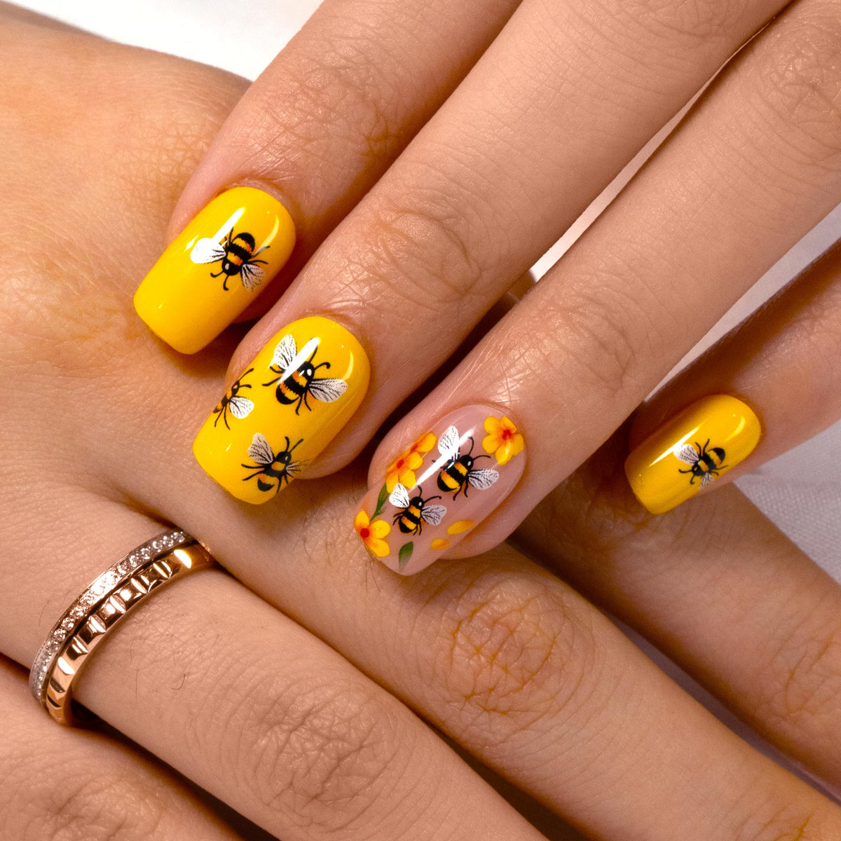 CurvLife press on nails with floral design and gel finish