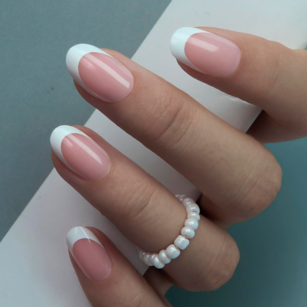 CurvLife Short Oval French Tip Press On Nails Classic Edge Pink with nail glue and accessories
