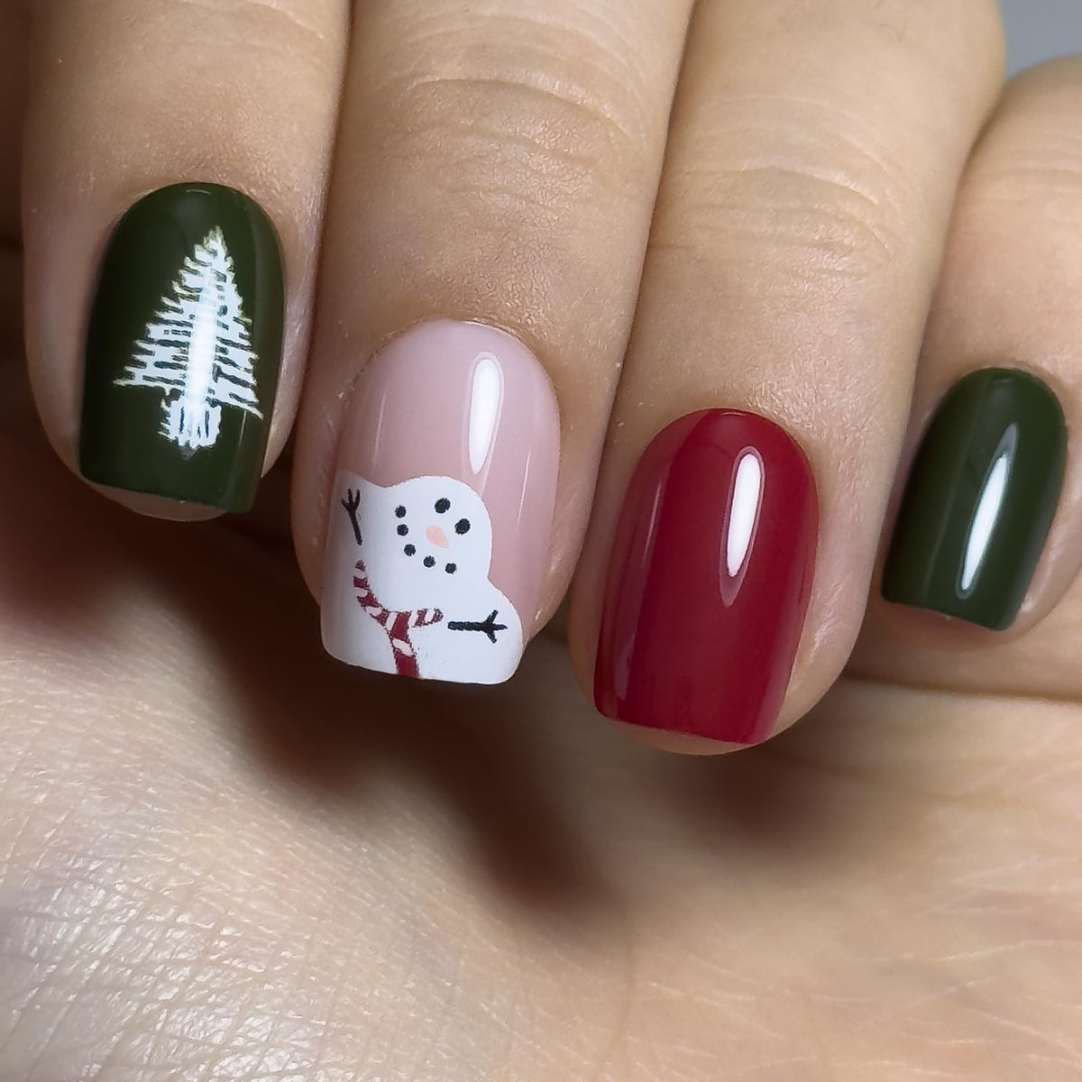 CurvLife Short Square Christmas Press On Nails in storage box with accessories