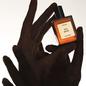 CYKLAR Perfume Oil applied on wrist
