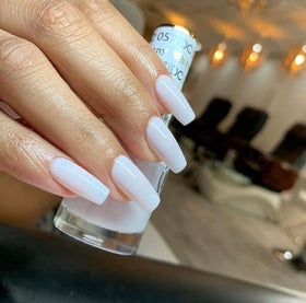 DAISY DND Gel Nail Polish 15ml bottle with pink tint
