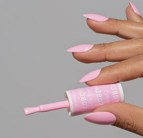 DAISY DND Gel Nail Polish 15ml bottle with Sweet Tooth #004 label