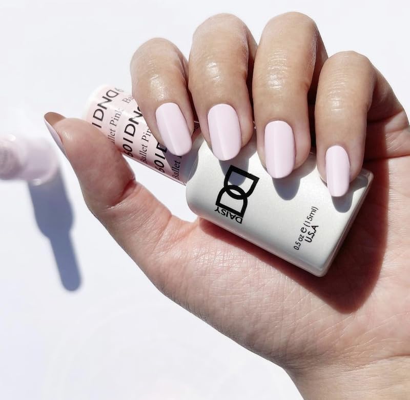 DAISY DND Gel Nail Polish and Lacquer bottles side view