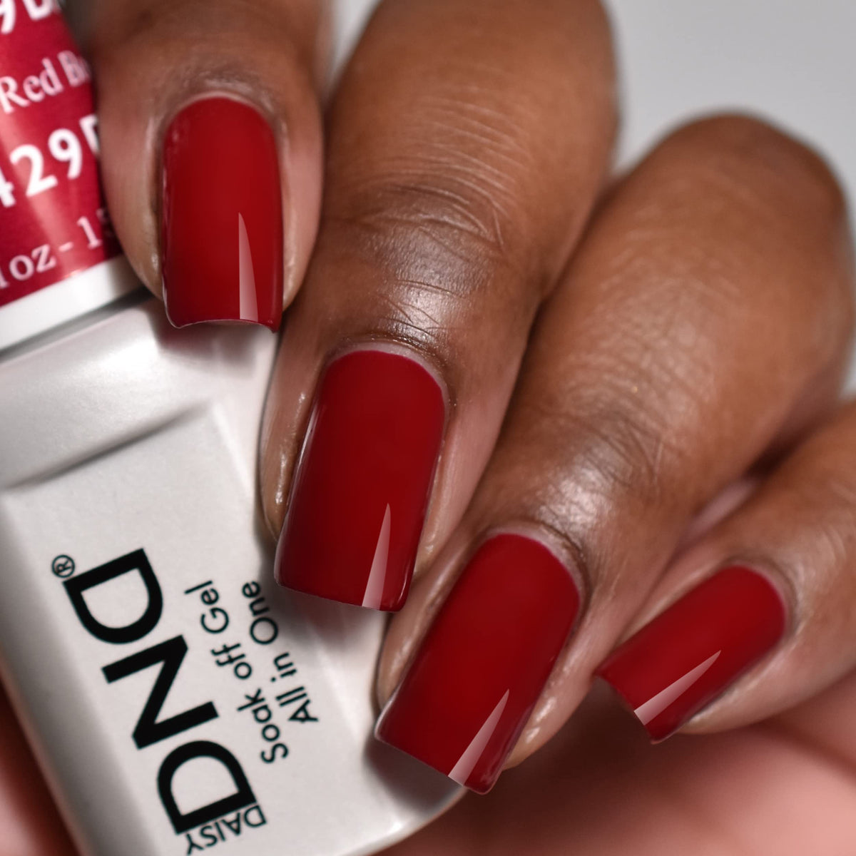 DAISY DND Gel Nail Polish and Lacquer bottles side view