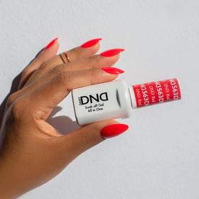 DAISY DND Gel Nail Polish bottle with 15ml capacity