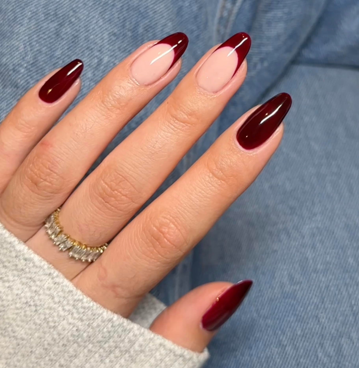 DAISY DND Gel Nail Polish Duo Garnet Red side view