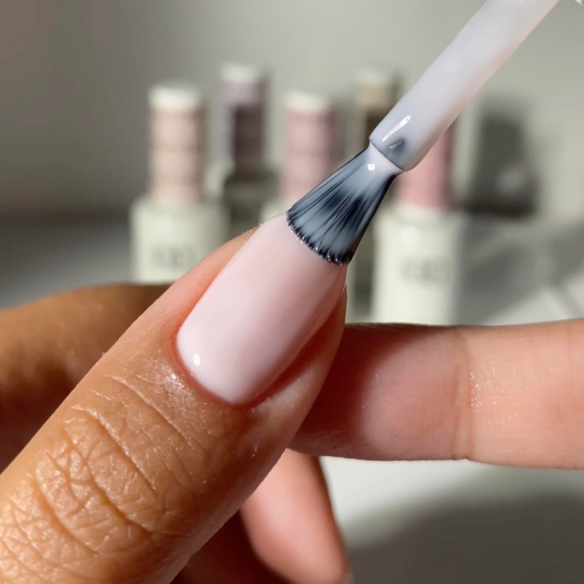 DAISY DND Gel Nail Polish She’s White? She’s Pink? close-up