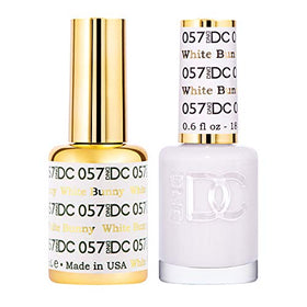DAISY DND Gel Polish Set lifestyle scene with nails