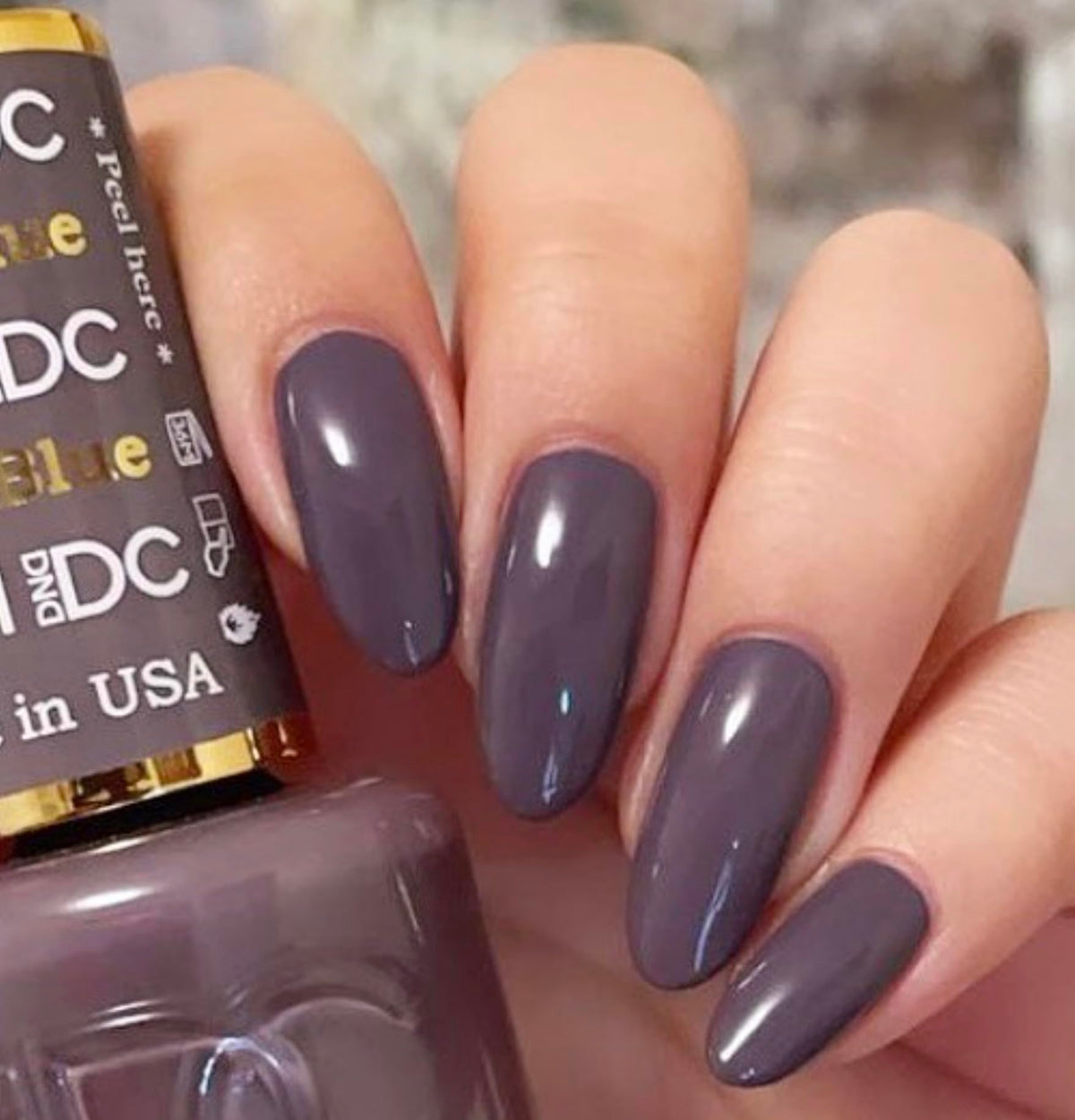 DAISY DND UV/LED gel polish bottle with 101 Blue Plum shade
