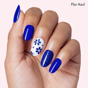 Dashing Diva Flor Azul nail strip set close-up
