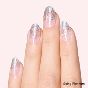 Dashing Diva nail file included in the bundle