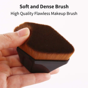 Daubigny Foundation Brush with makeup products