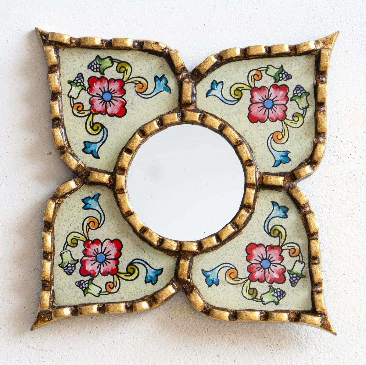 DecorContreras mirror in a modern dining room setting