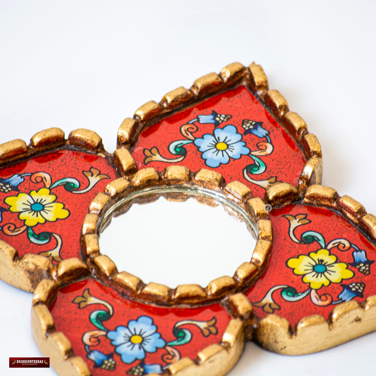 DecorContreras mirror in diamond display position on a wall