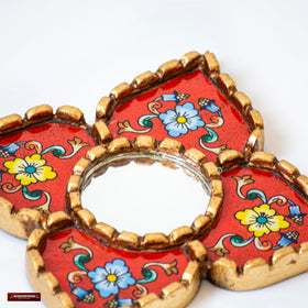 DecorContreras mirror in diamond display position on a wall