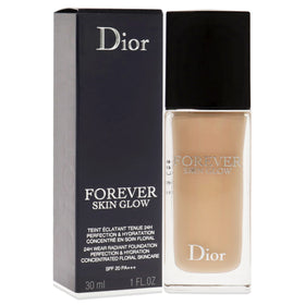 Dior Forever Skin Glow Foundation application on skin