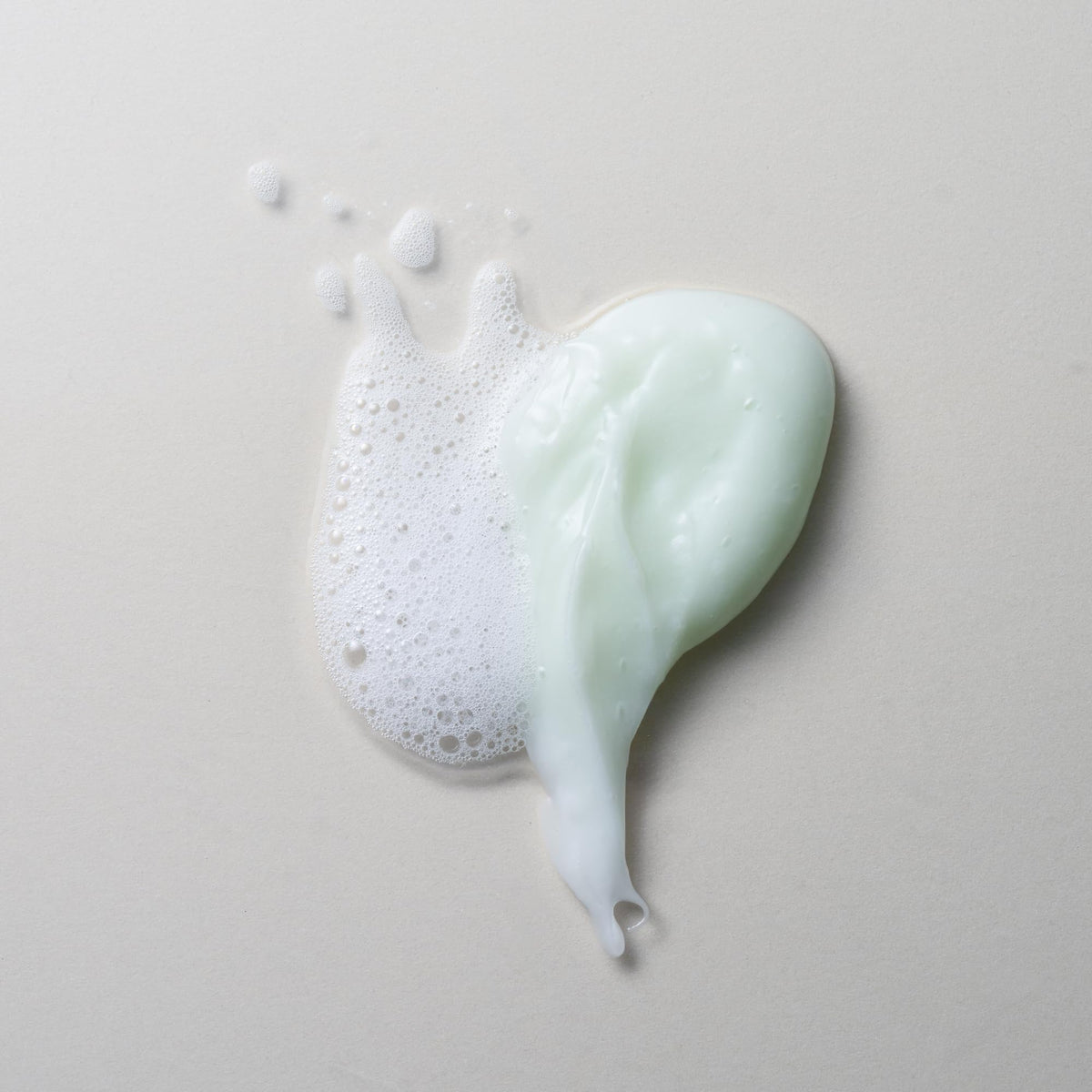 Divi Hydrating Shampoo and Conditioner set with green leaves