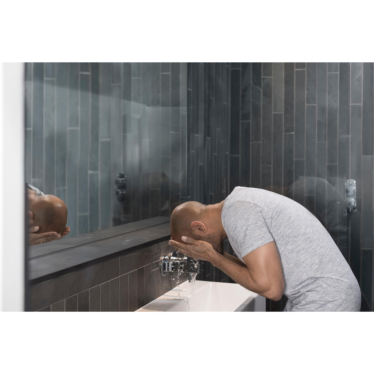 DOVE MEN + CARE Hydrate Plus Face Wash 5 oz close-up of texture