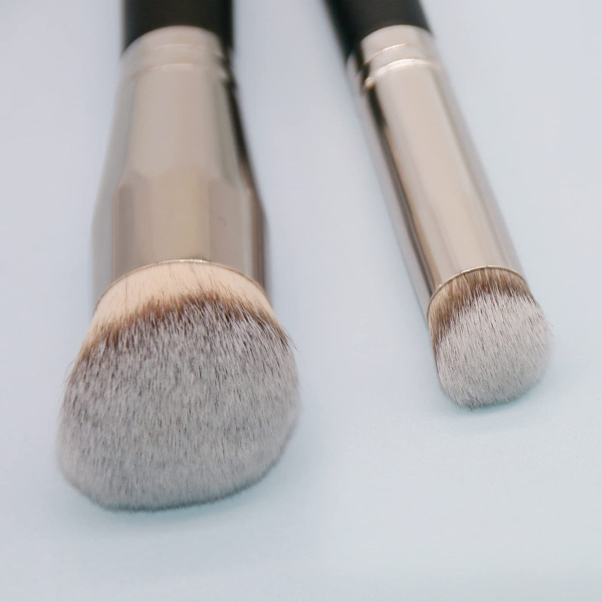 dpolla makeup brushes in packaging with product details