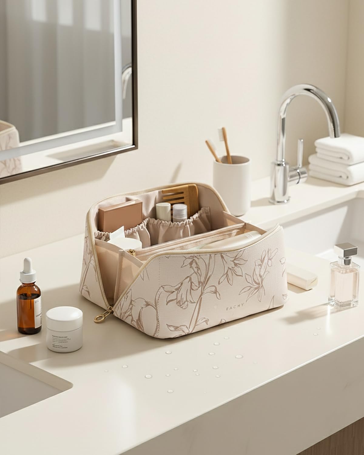 EACHY Travel Makeup Bag with inflatable padding for protection