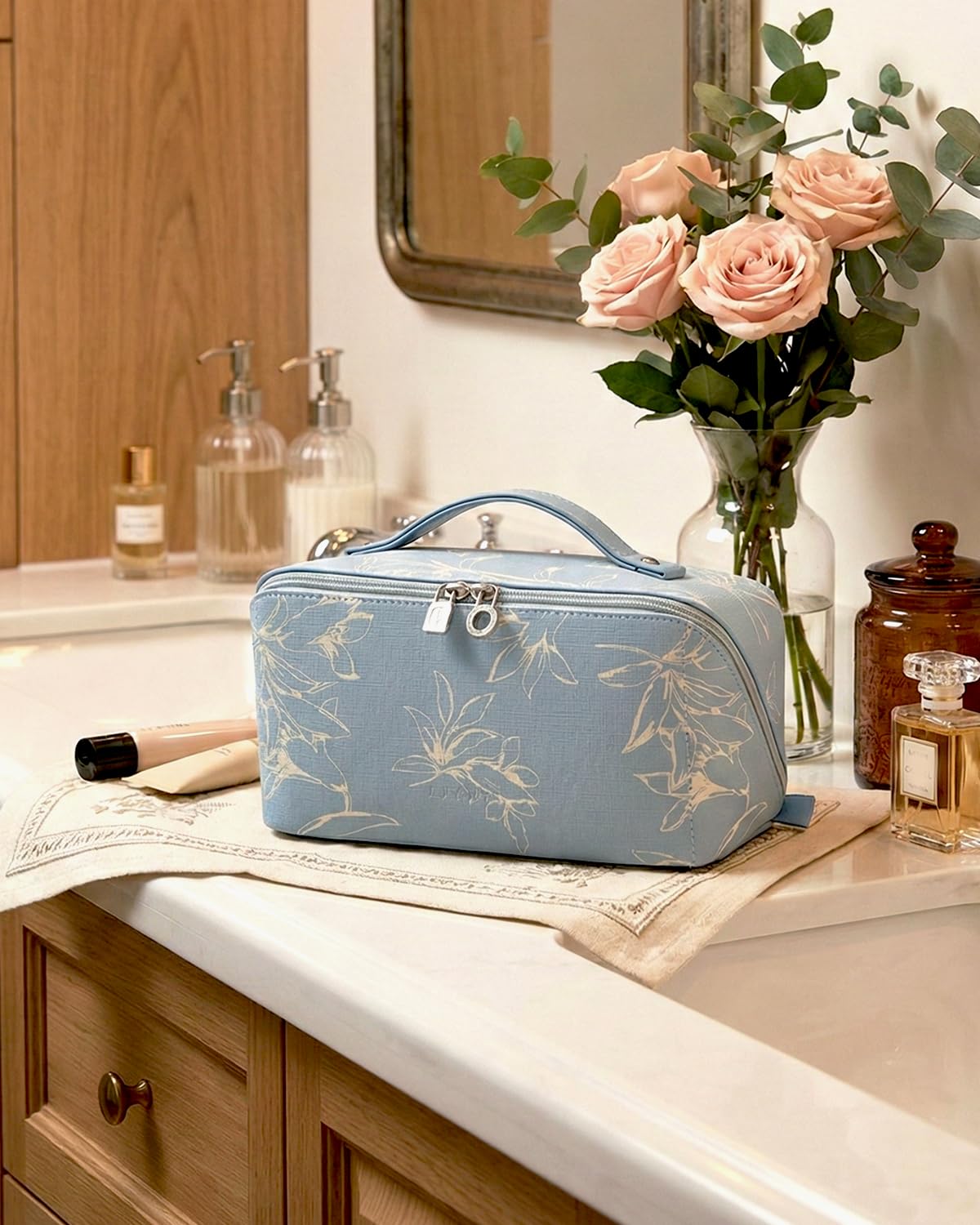 EACHY Travel Makeup Bag with protective inflatable padding
