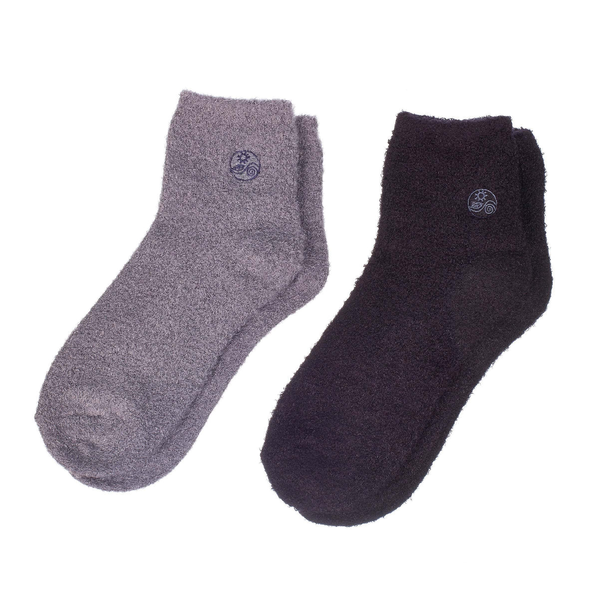 Earth Therapeutics Aloe Socks gray and black front view