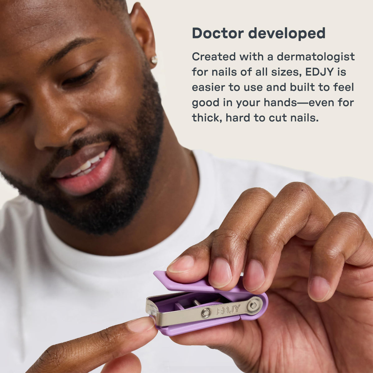 EDJY Fingernail Cutter with collected nail clippings