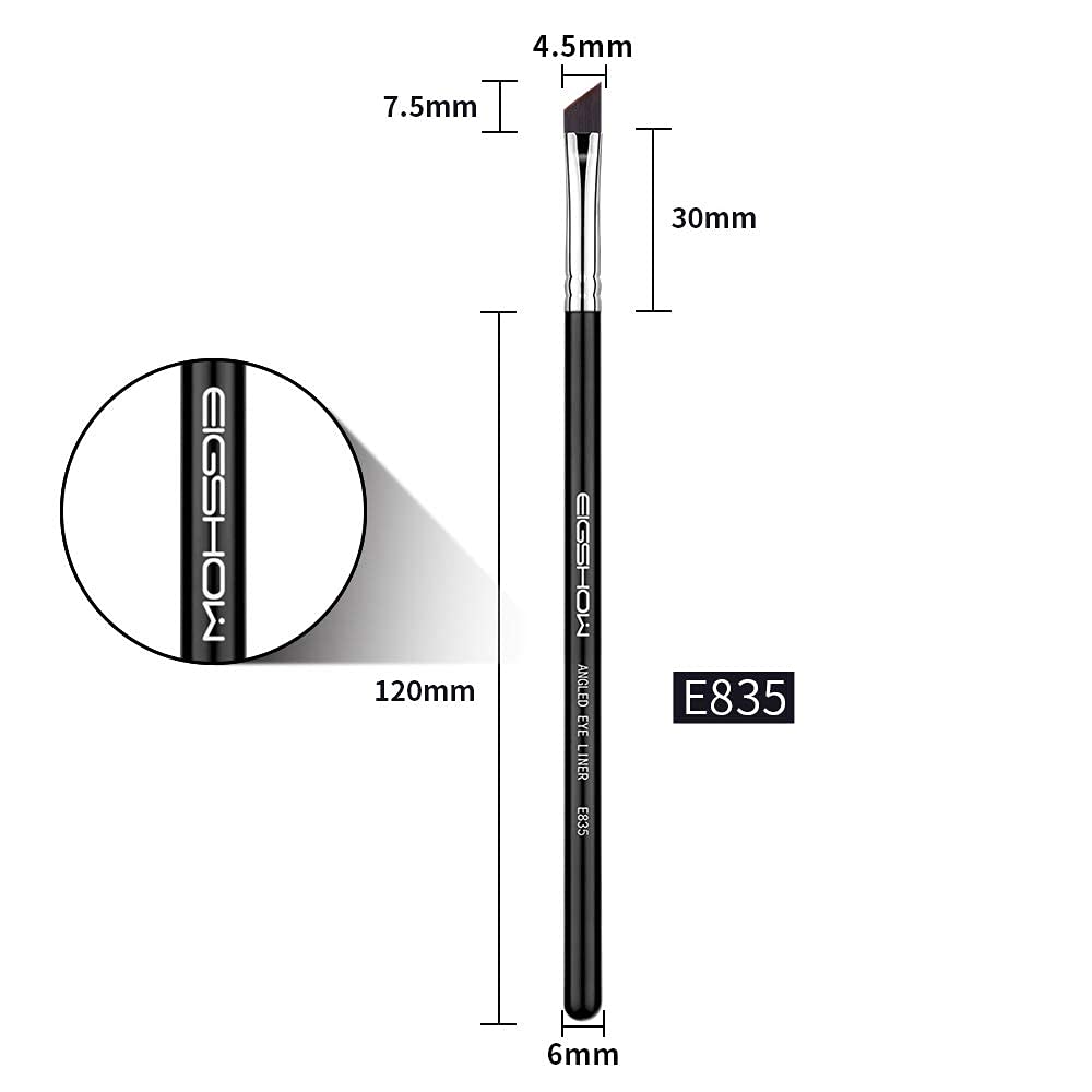 EIGSHOW Eyeliner Brush Fine Angled close-up of bristles