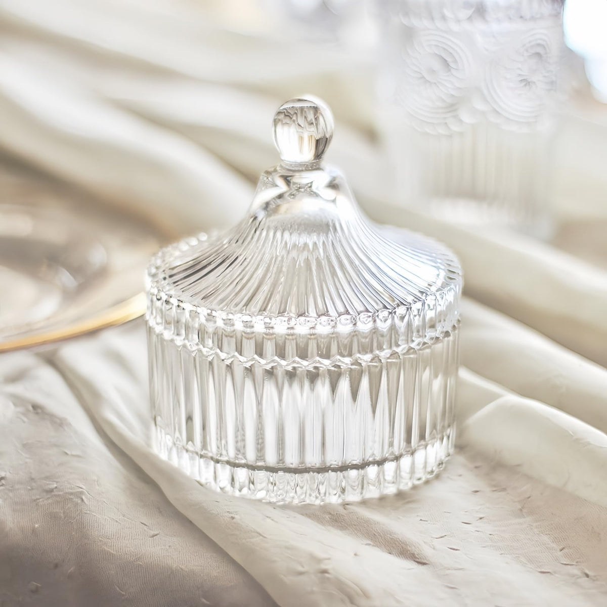 Elegant crystal container for Habitable tree powder puffs
