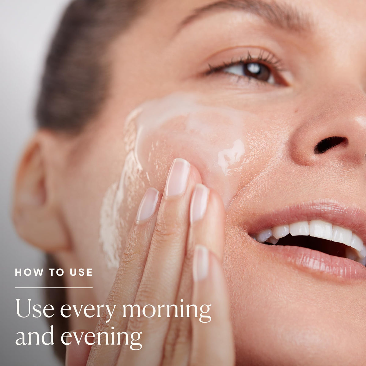 ELEMIS Dynamic Resurfacing Facial Wash 200ml texture on hand