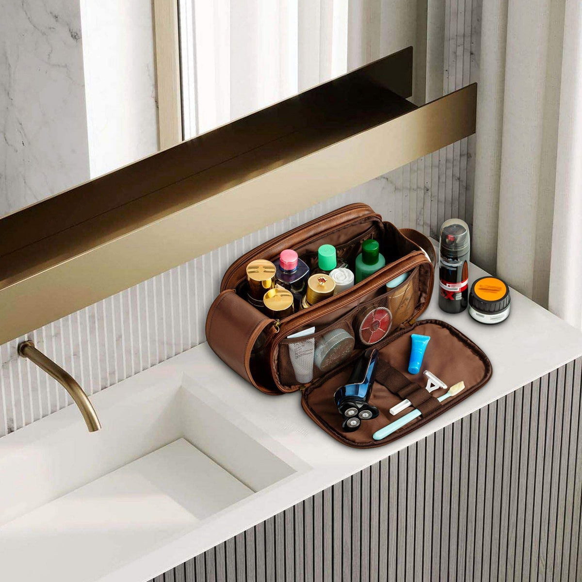 Elviros Toiletry Bag in use at a gym