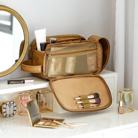 Elviros Toiletry Bag in use during travel