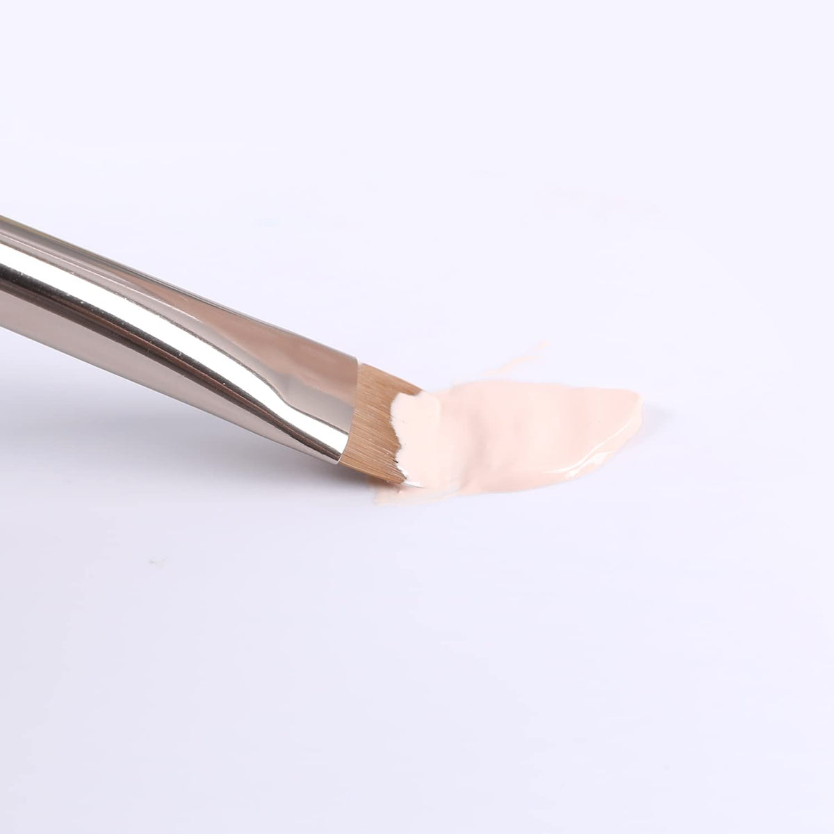 ENERGY Flat Definer Brush 212 held in hand for makeup application