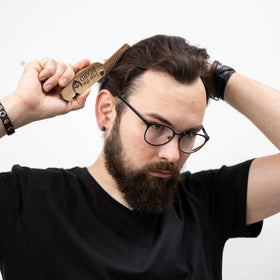 Enjoy The Wood Beard Comb detail showing walnut wood grain