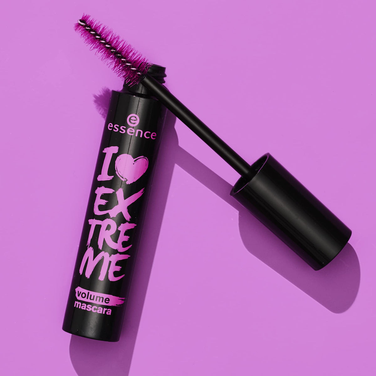 Essence I Love Extreme Volume Mascara brush and formula detail
