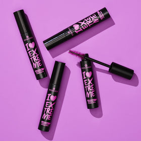 Essence I Love Extreme Volume Mascara in natural light