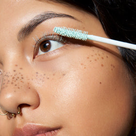 Essence Lash Princess Mascara Primer application on lashes