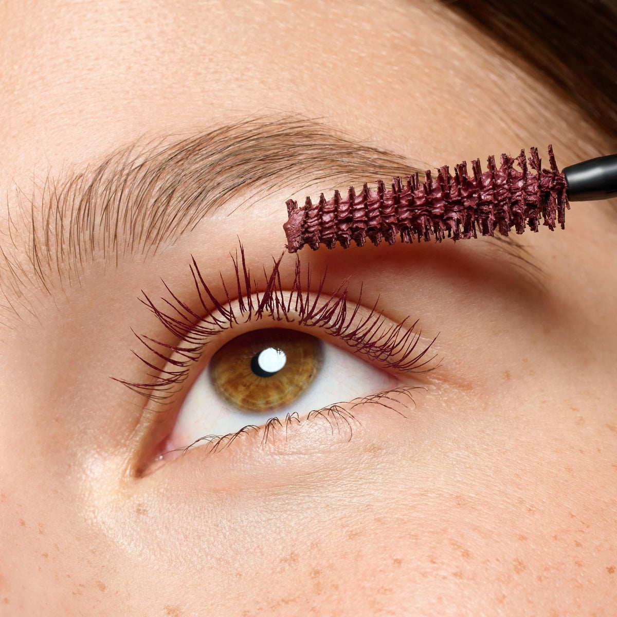 Essence Lash Princess mascara purple conical fiber brush close-up