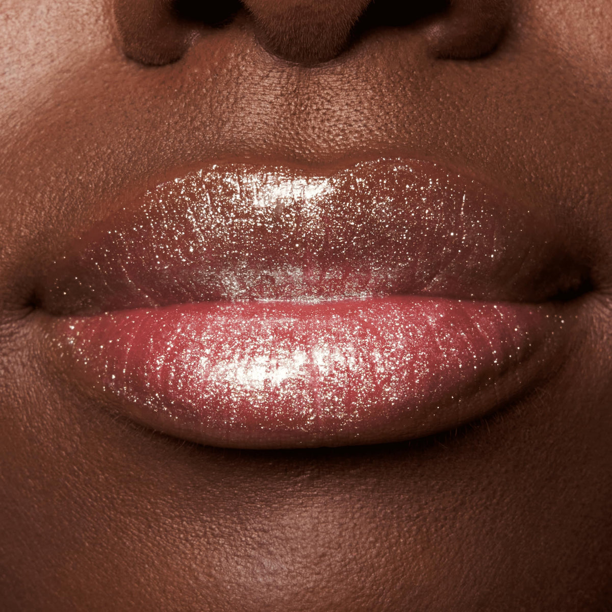 Essence Meta Glow Lip Gloss 03 Pink Vision on lips