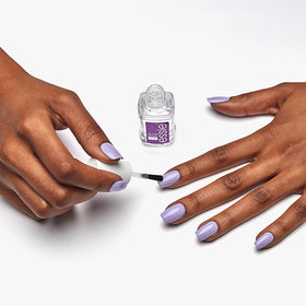 essie No Chips Ahead Top Coat application on nails