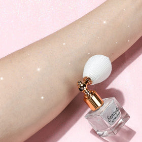 Etercycle Body Glitter Spray application on skin